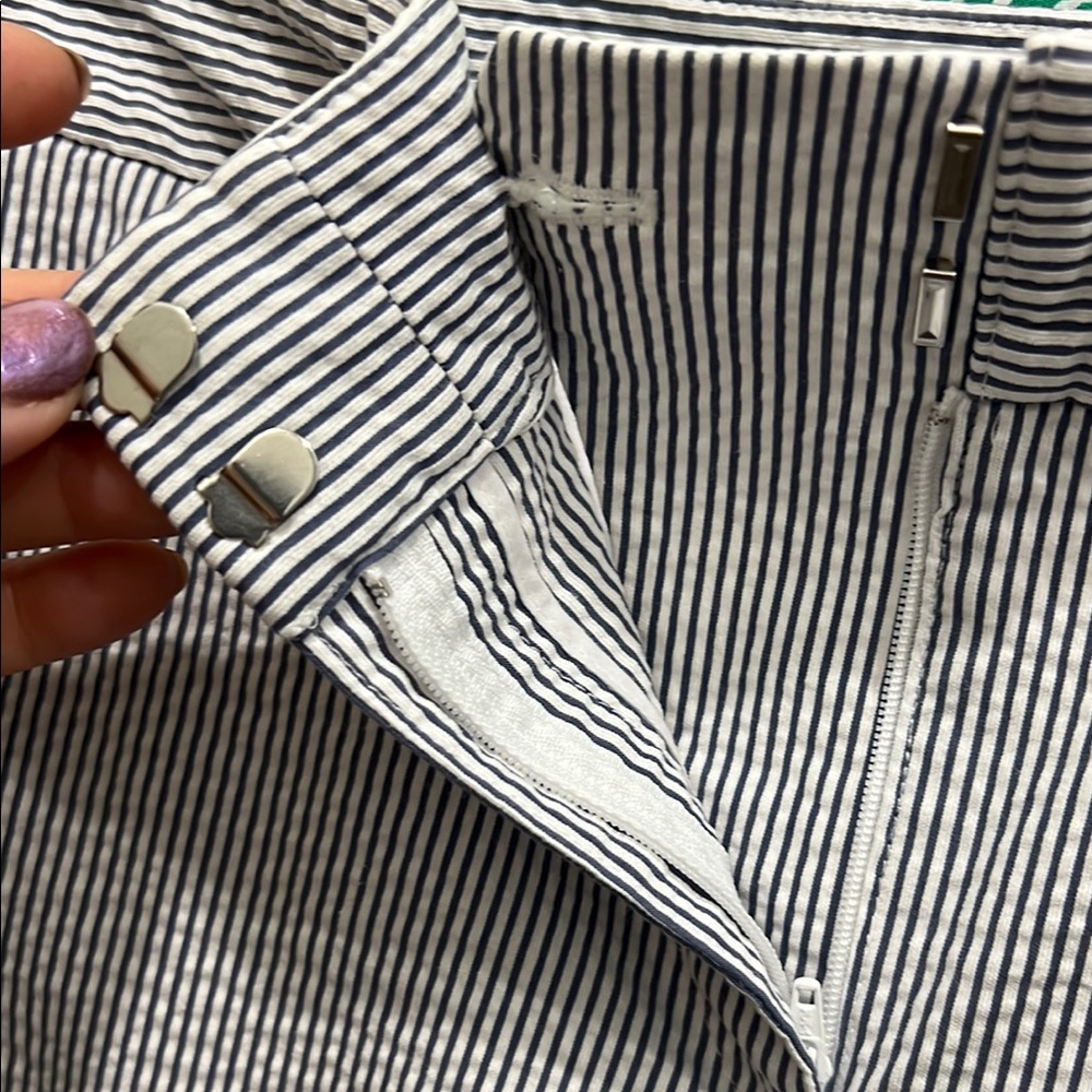 ANN TAYLOR Classic Seersucker Cotton Grey and White Striped Women's Shorts 12 - Picture 5 of 7